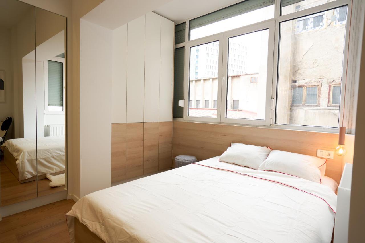 Glamorous Design In Calea Victoriei Apartment *