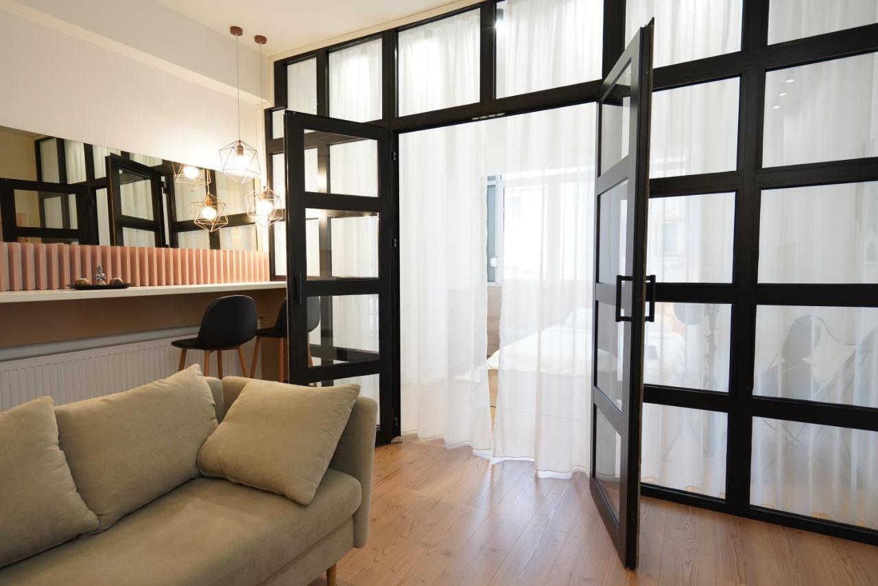 Glamorous Design In Calea Victoriei *