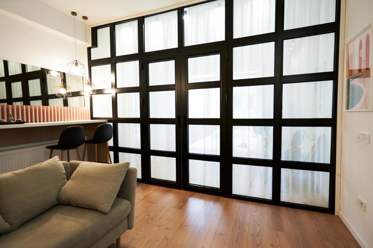 Glamorous Design In Calea Victoriei Apartment *